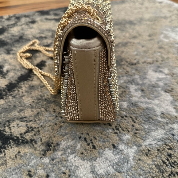 Elegant Gold rhinestone purse - Picture 4 of 6